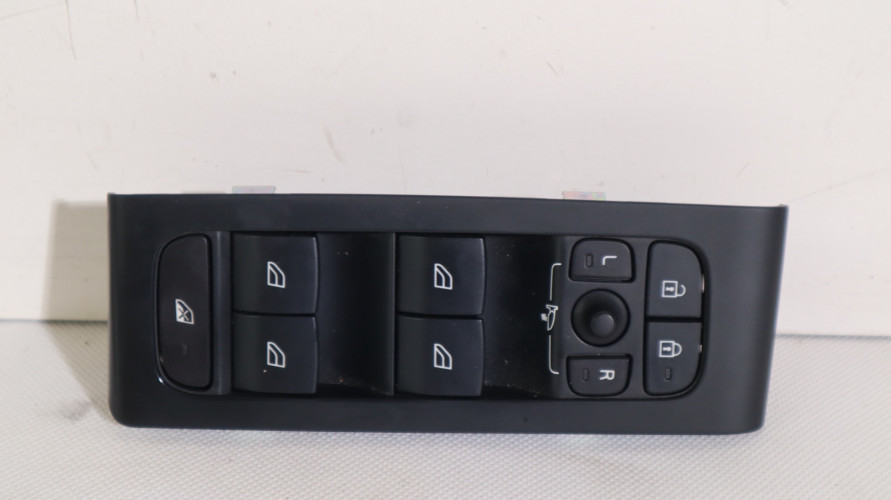 VOLVO XC40 PRZEŁĄCZNIK PANEL SYZB LEWY PRZÓD 32256757