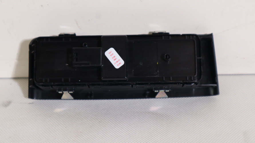 VOLVO XC40 PRZEŁĄCZNIK PANEL SYZB LEWY PRZÓD 32256757