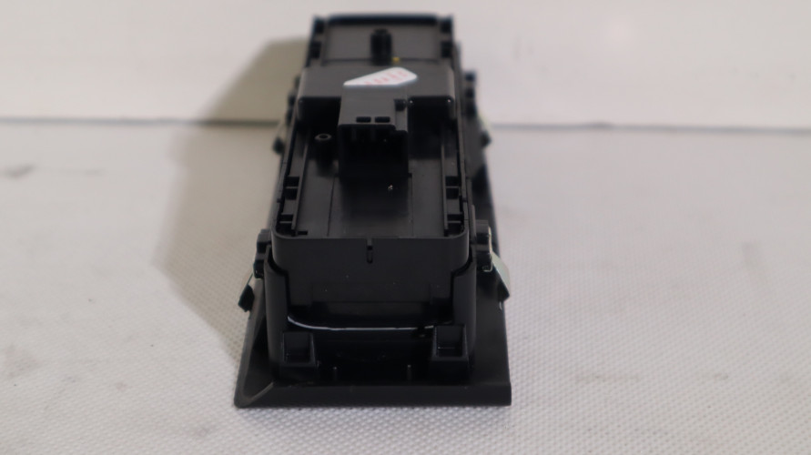 VOLVO XC40 PRZEŁĄCZNIK PANEL SYZB LEWY PRZÓD 32256757