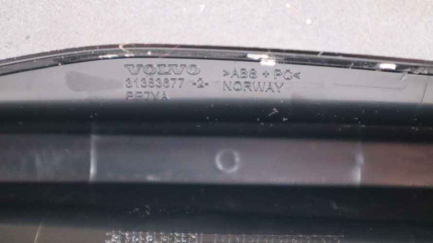 VOLVO XC40 OBUDOWA ANTENY PŁETWA 31383677