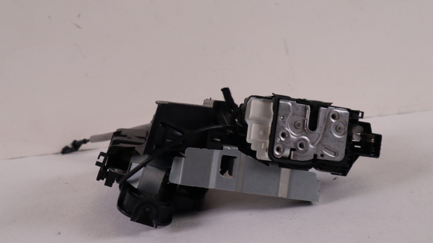 VOLVO XC90 II ZAMEK DRZWI LEWY PRZÓD 31349894