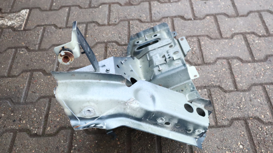 VOLVO XC90 II ĆWIARTKA PODŁUŻNICA LEWA PRZÓD 723-16