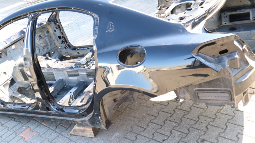 MASERATI GHIBLI 14- ĆWIARTKA KAROSERIA TYŁ DACH BŁOTNIK PRAWY LEWY  820/A