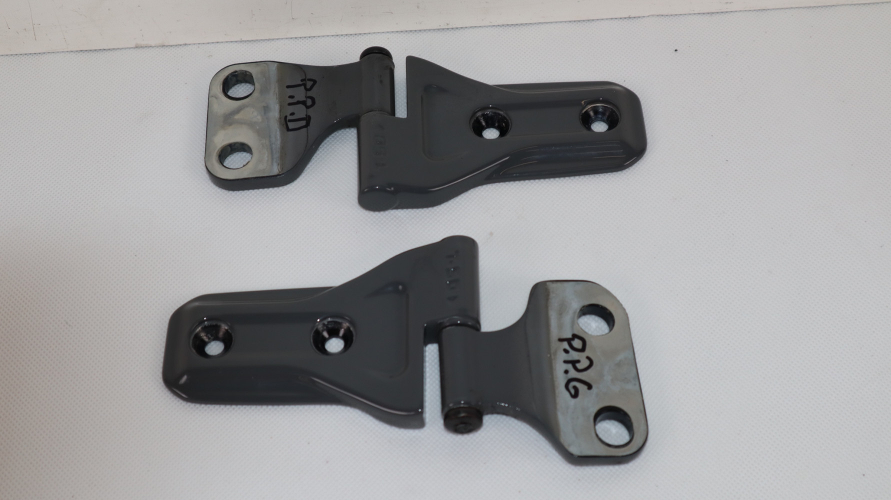 JEEP WRANGLER JL 18- ZAWIASY DRZWI PRAWYCH PRZÓD PDN 68297678, 68297676