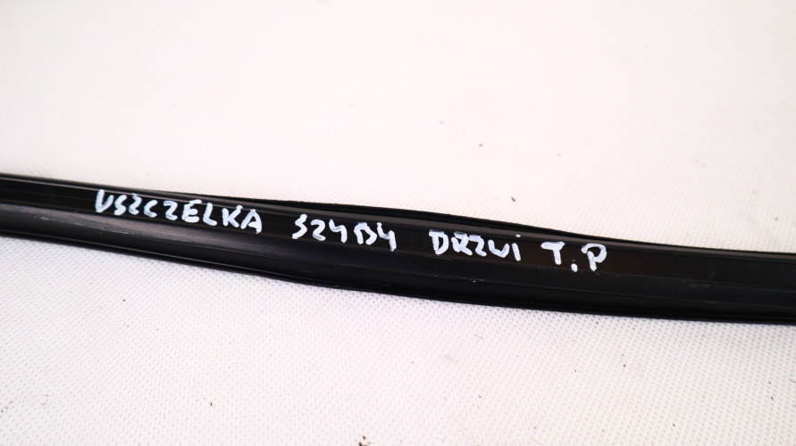 TOYOTA LAND CRUISER 200 USZCZELKA SZYBY DRZWI PRAWY TYŁ