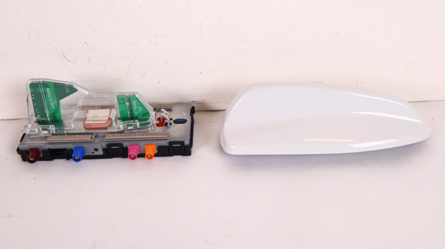 VOLVO XC90 II PŁETWA ANTENA DACHOWA 614-46 31438104