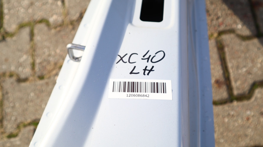 VOLVO XC40 ĆWIARTKA SŁUPEK LEWY