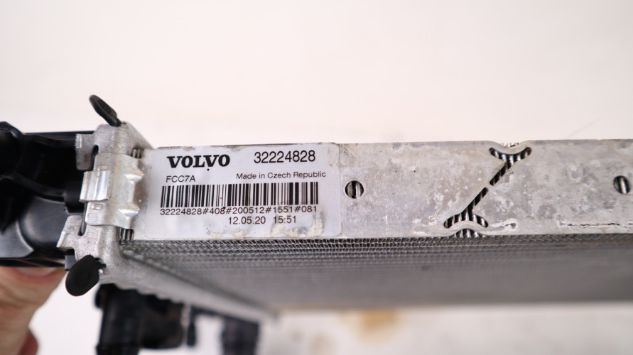 VOLVO XC90 II 2.0 D5 CHŁODNICA WODY 32224828