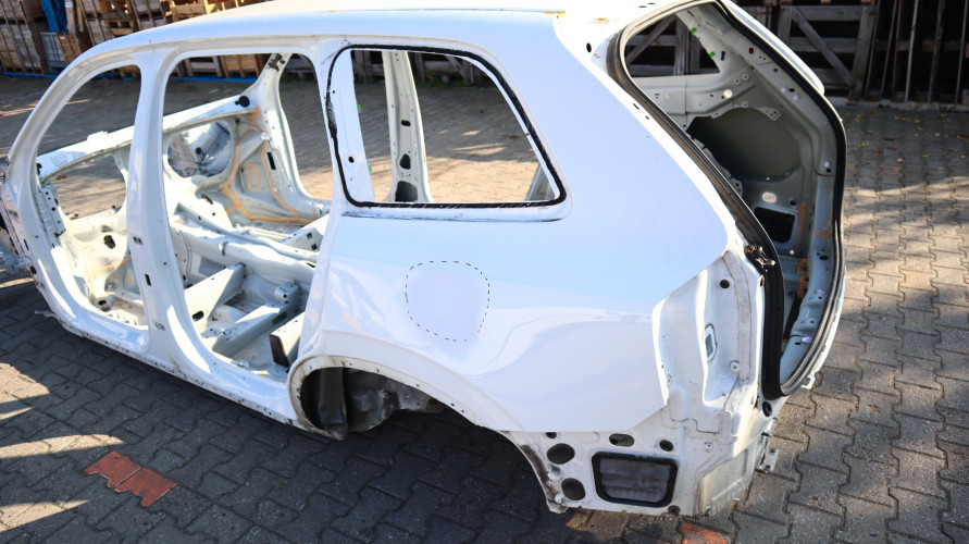 VOLVO XC90 II ĆWIARTKA BŁOTNIK LEWA TYŁ
