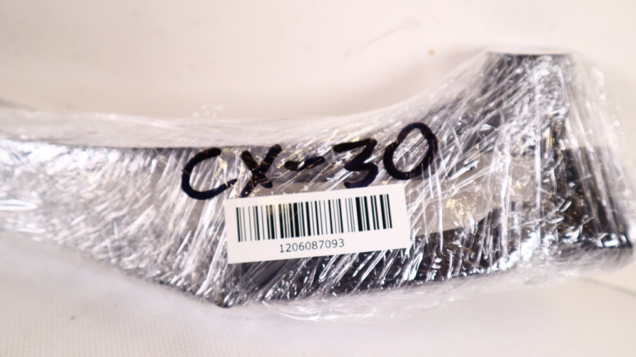 MAZDA CX-30 RAMIONA WYCIERACZEK PRZÓD
