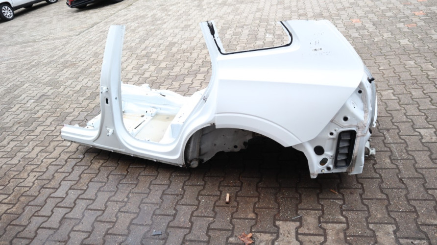 VOLVO XC60 II ĆWIARTKA BŁOTNIK LEWY TYŁ