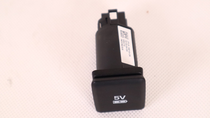 JAGUAR I-PACE PANEL USB JPLA-19010-CA