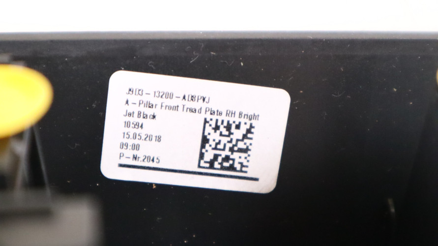JAGUAR I-PACE LISTWA NAKŁADKA PROGOWA PRAWA J9D3-13200-AD