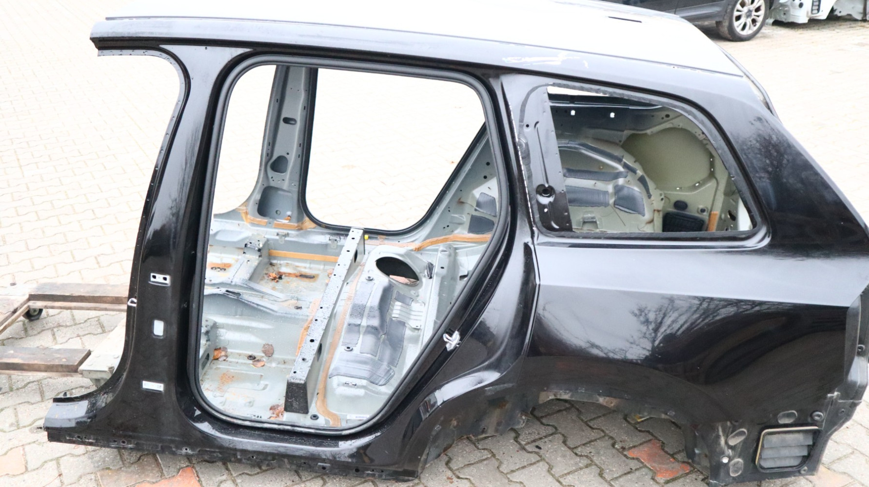 VOLVO XC90 II ĆWIARTKA BŁOTNIK LEWY TYŁ