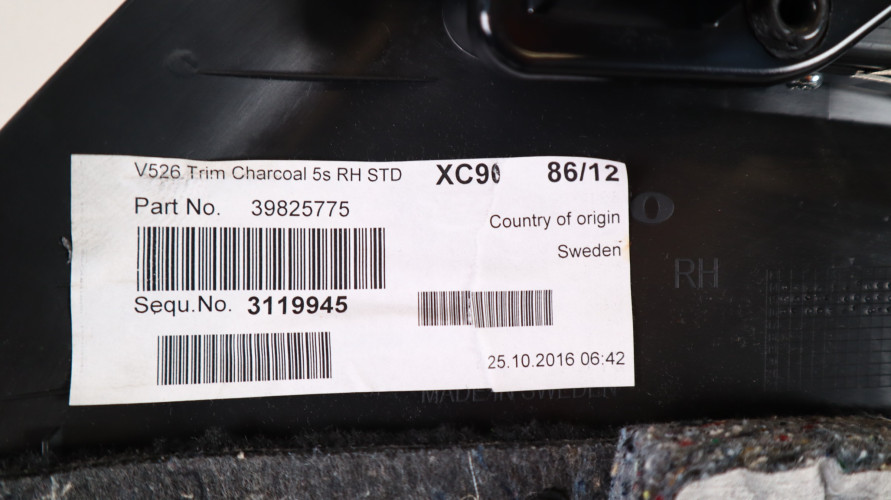 VOLVO XC90 II BOCZEK BAGAŻNIKA PRAWY 3119945, 39825775