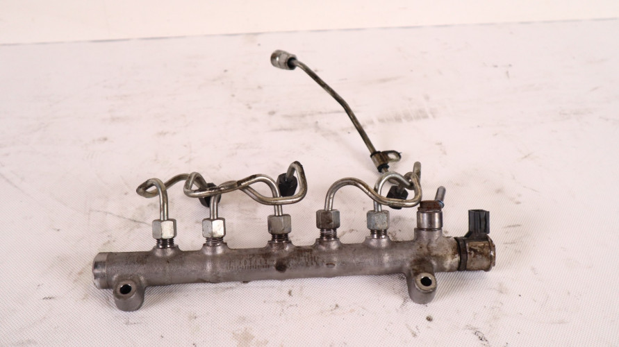 VOLVO XC60 II 2.0 D4 LISTWA WTRYSKOWA D4204T14 31303612