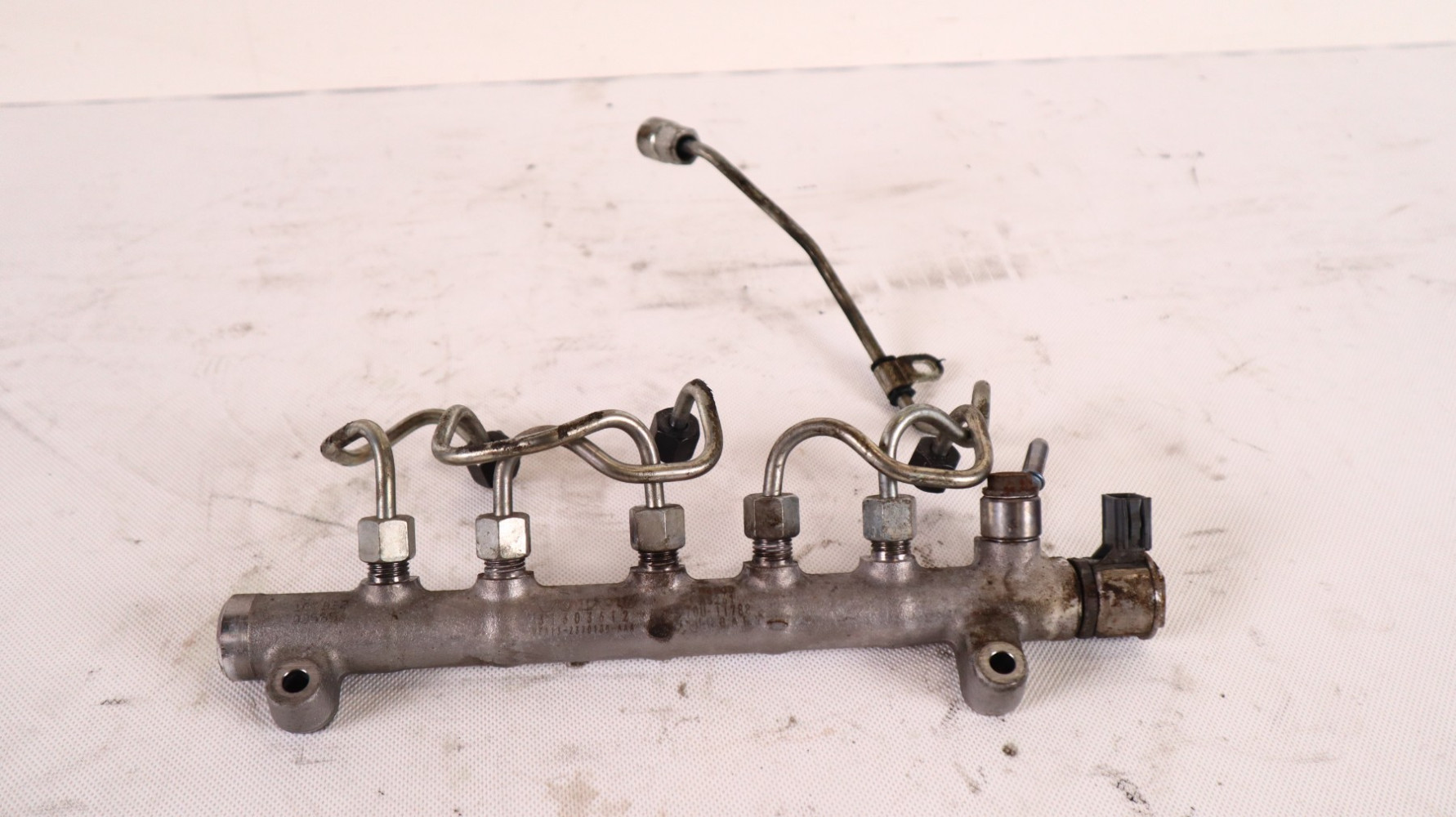 VOLVO XC60 II 2.0 D4 LISTWA WTRYSKOWA D4204T14 31303612
