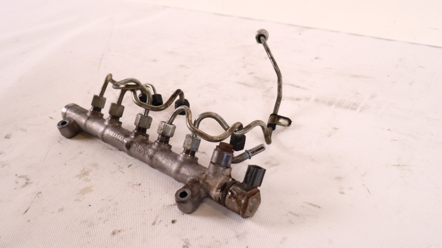 VOLVO XC60 II 2.0 D4 LISTWA WTRYSKOWA D4204T14 31303612