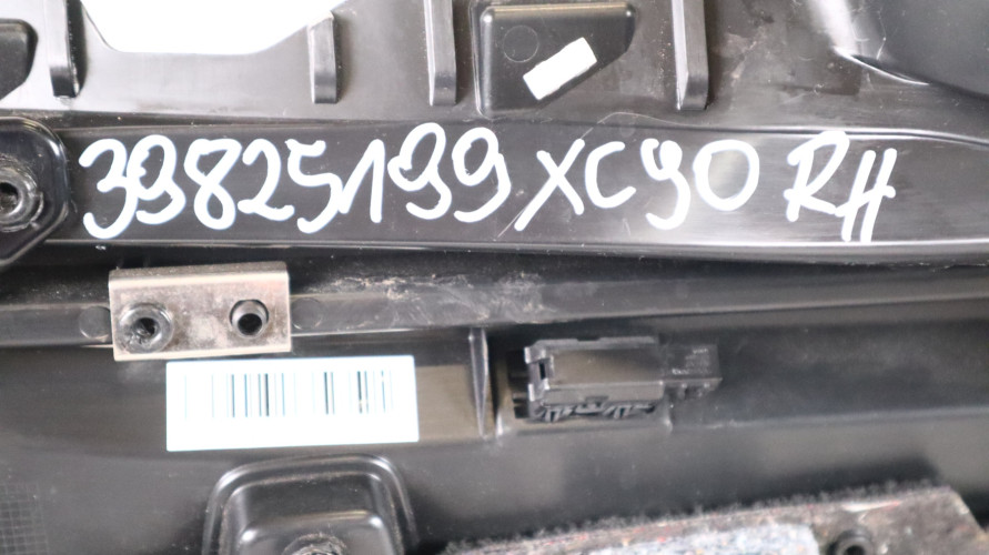 VOLVO XC90 II BOCZEK BAGAŻNIKA PRAWY 39825199