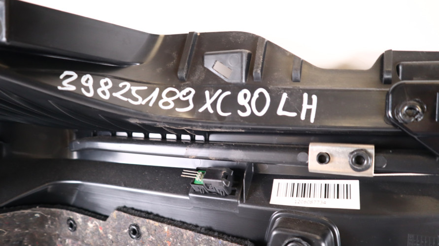 VOLVO XC90 II BOCZEK BAGAŻNIKA LEWY 39825189