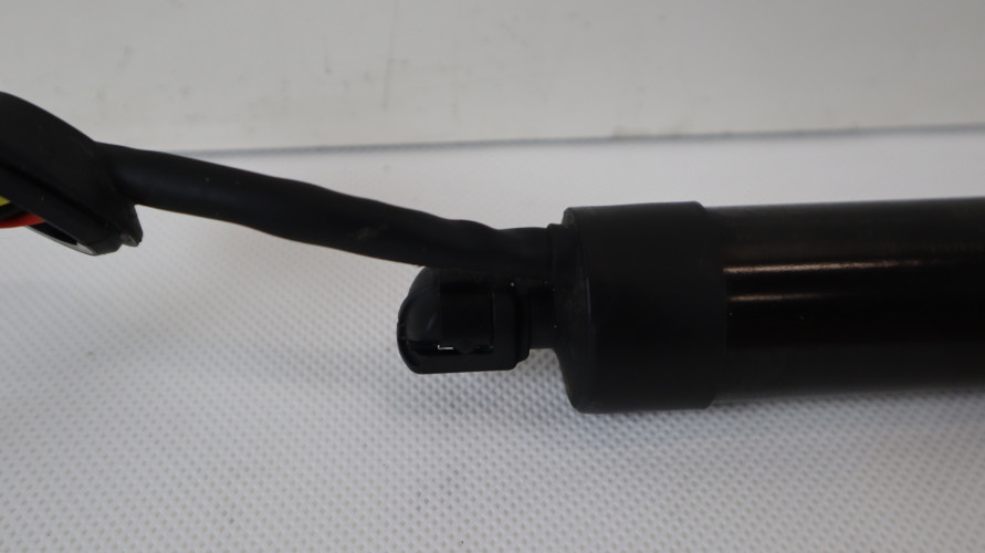 VOLVO XC40 SIŁOWNIK KLAPY BAGAŻNIKA PRAWY 6 PIN 32296297