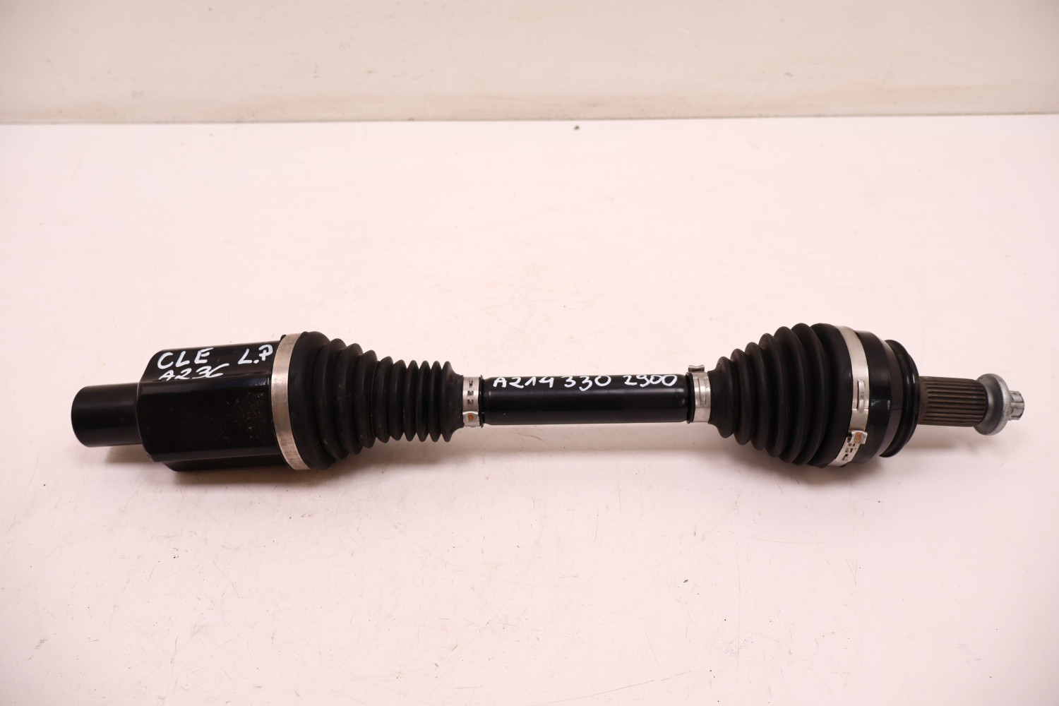 MERCEDES-BENZ CLE A236 300 4MATIC PÓŁOŚ LEWA PRZÓD A2143302900