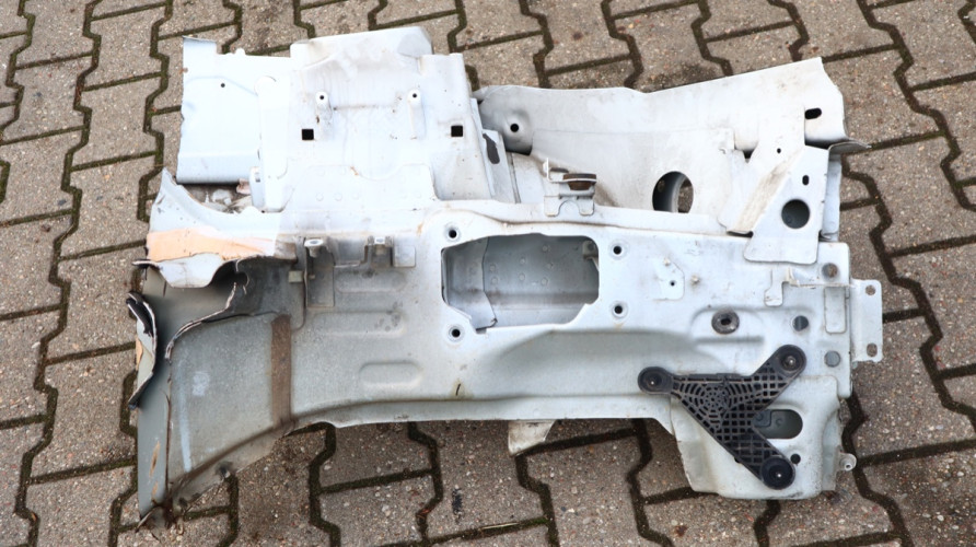 VOLVO XC90 II ĆWIARTKA PODŁUŻNICA FARTUCH LEWA PRZÓD 