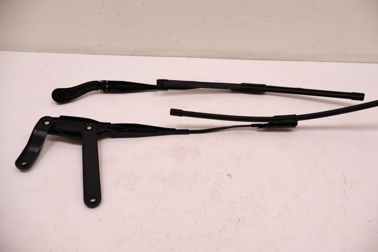 MERCEDES-BENZ CLE A236 RAMIONA WYCIERACZEK A2068240200