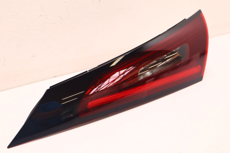 MERCEDES-BENZ CLE A236 LAMPA KLAPY BAGAŻNIKA PRAWA TYŁ A2549065402