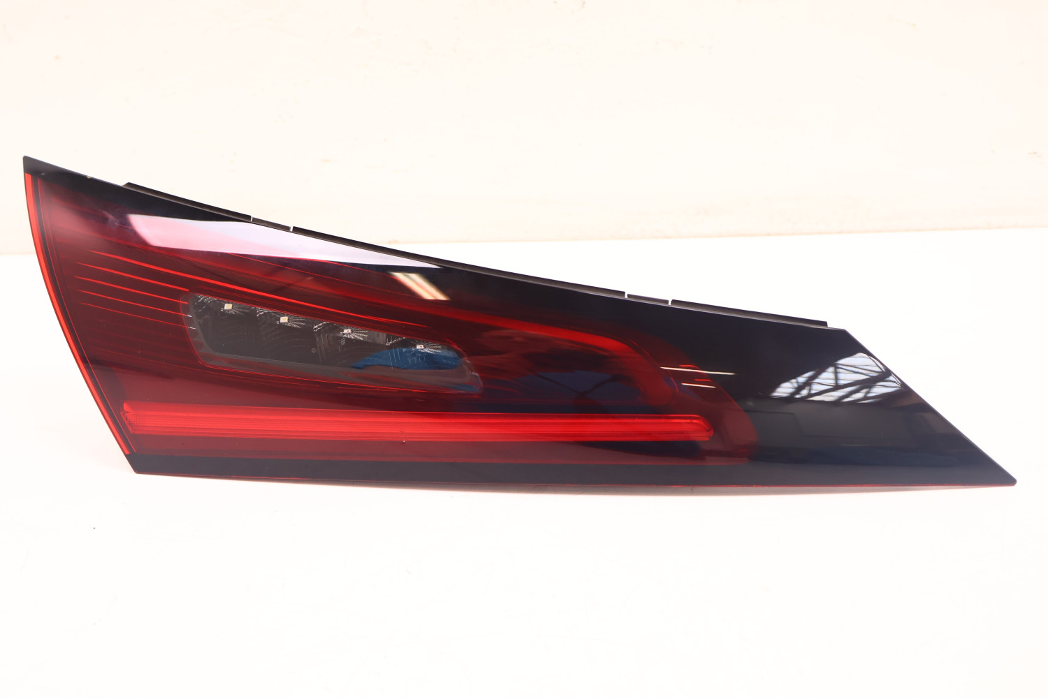 MERCEDES-BENZ CLE A236 LAMPA KLAPY BAGAŻNIKA LEWA TYŁ A2549065302