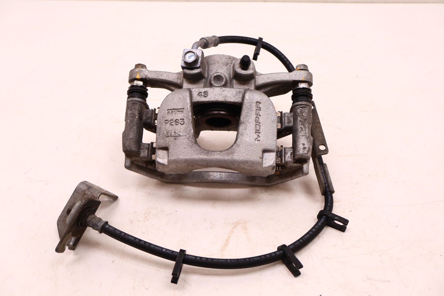JEEP WRANGLER JL 2.2 MTJ 18- ZACISK HAMULCA PRAWY TYŁ 55087A0