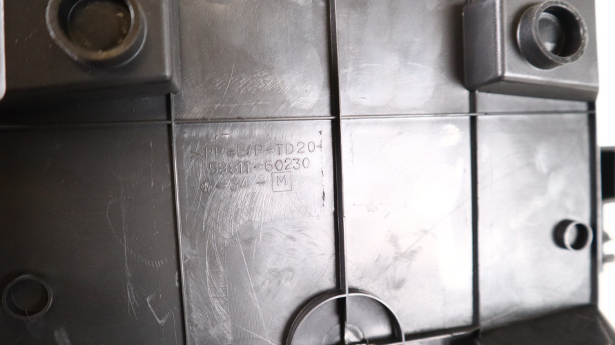 TOYOTA LAND CRUISER 200 12-16 PODŁOKIETNIK 58811-60230