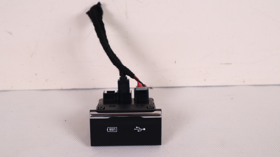 JEEP CHEROKEE KL GNIAZDO USB USB C 68271567AB