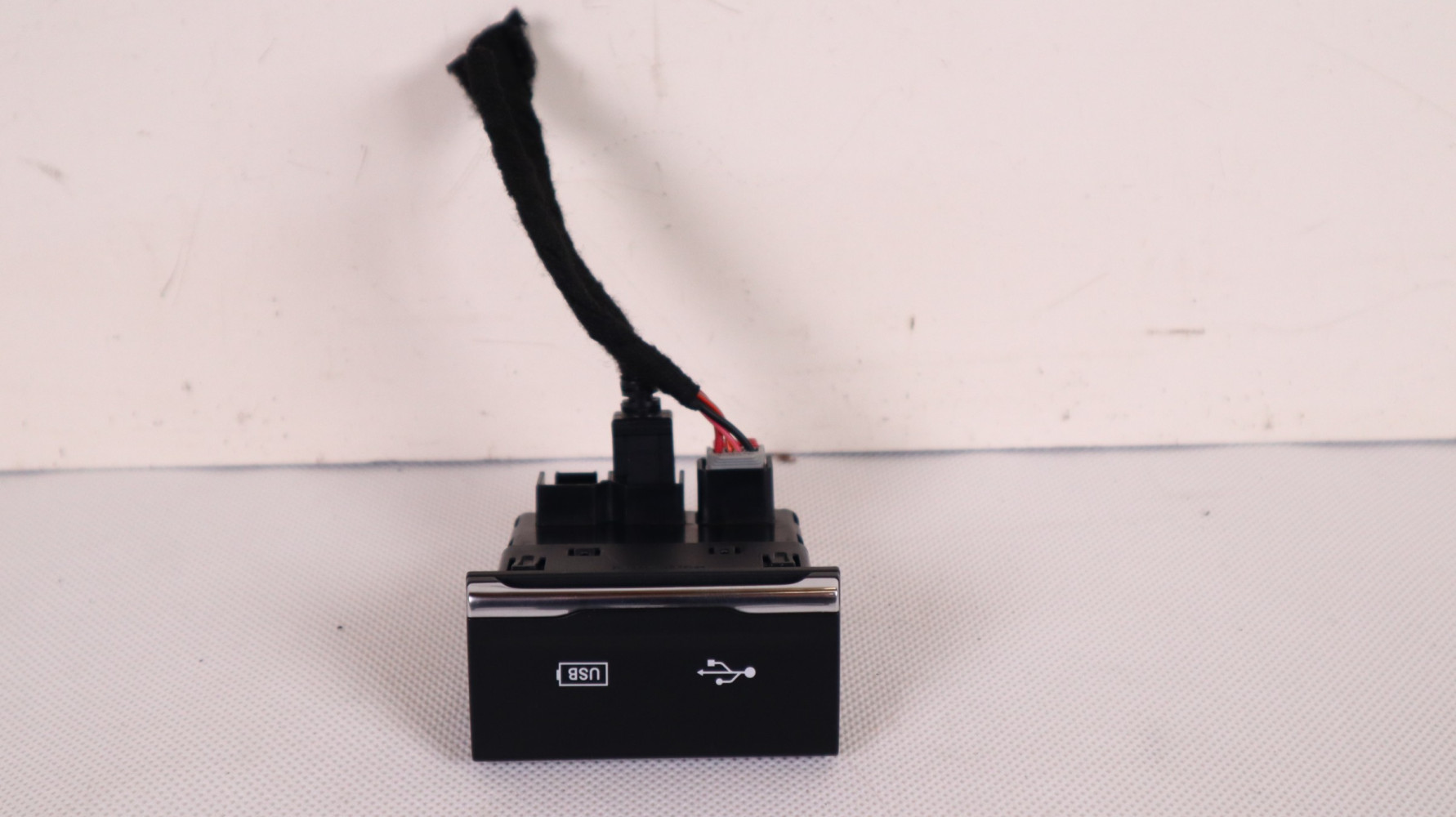 JEEP CHEROKEE KL GNIAZDO USB USB C 68271567AB