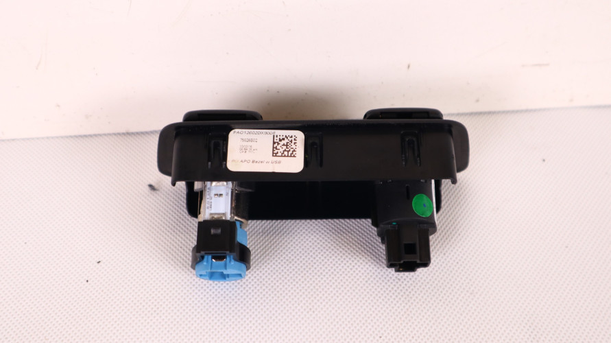 CHRYSLER PACIFICA II PANEL USB 68229847AA, 75926B02