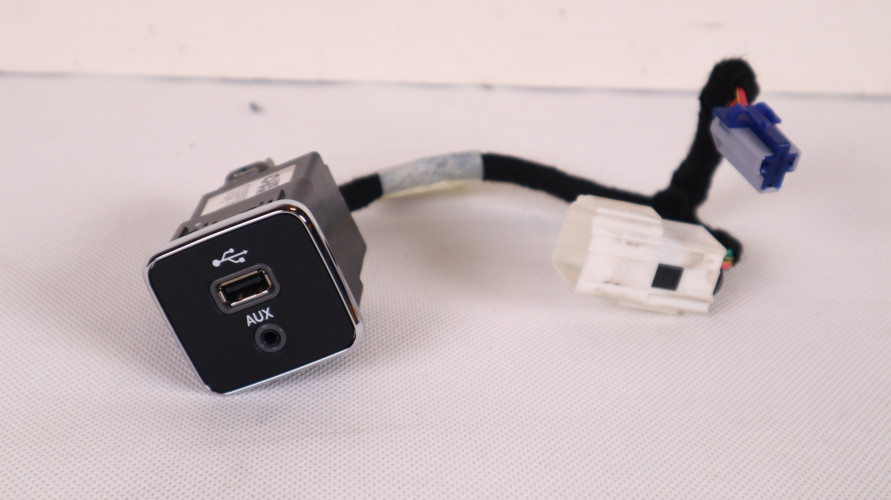 JEEP COMPASS II 17- PANEL USB AUX 53223309, P68410440AA