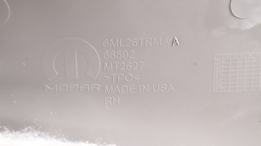 JEEP GRAND CHEROKEE WL OSŁONA SŁUPKA C BAGAŻNIKA PRAWA 6ML26TRMAA