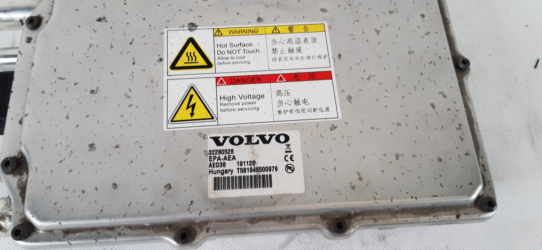 VOLVO XC60 II 2.0 T8 INWENTER KONWENTER FALOWNIK PRZETWORNICA 32280528