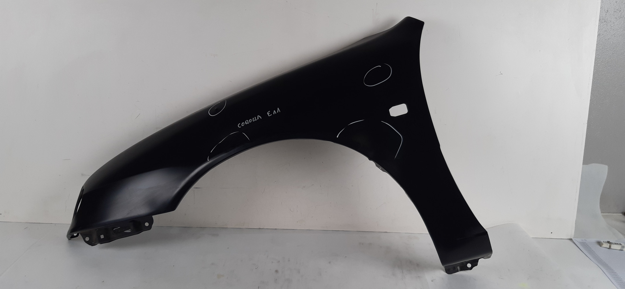 TOYOTA COROLLA E11 BŁOTNIK LEWY PRZÓD