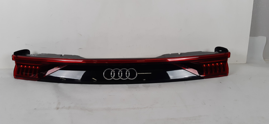 AUDI Q8 LAMPY TYŁ LED 4M8.945.095.P
