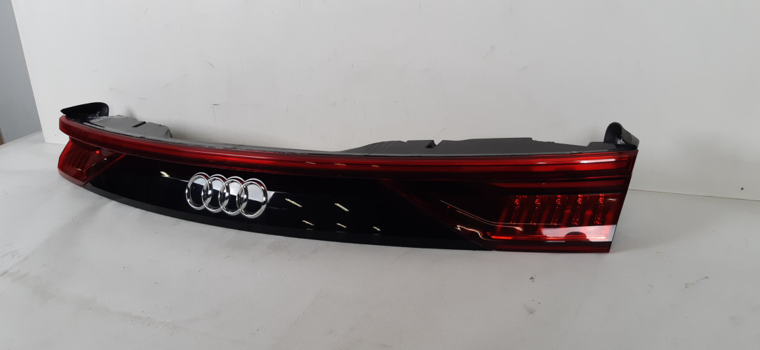 AUDI Q8 LAMPY TYŁ LED 4M8.945.095.P
