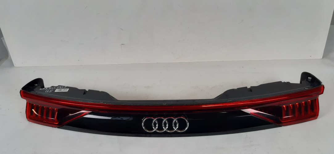 AUDI Q8 LAMPY TYŁ LED 4M8.945.095.P