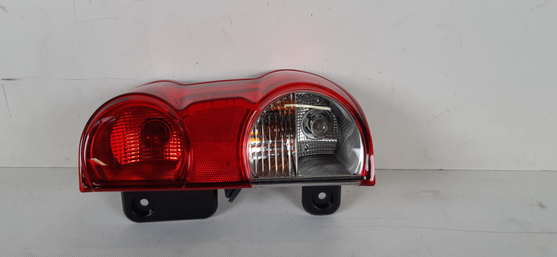 NISSAN NV200 LAMPA LEWA TYŁ 26550BJ00A