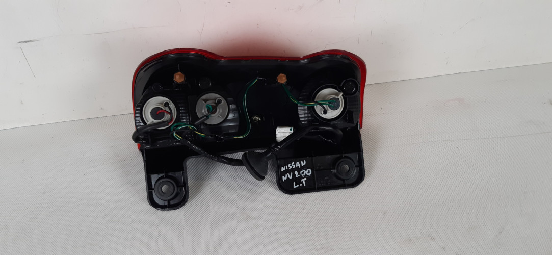 NISSAN NV200 LAMPA LEWA TYŁ 26550BJ00A