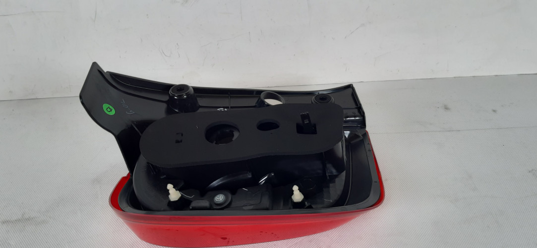 NISSAN MICRA IV K13 LAMPA PRAWA TYŁ