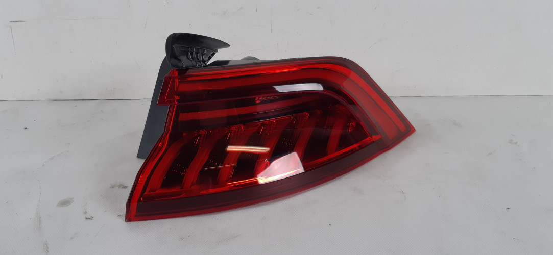 AUDI Q8 LAMPA PRAWA TYŁ 4M8945070