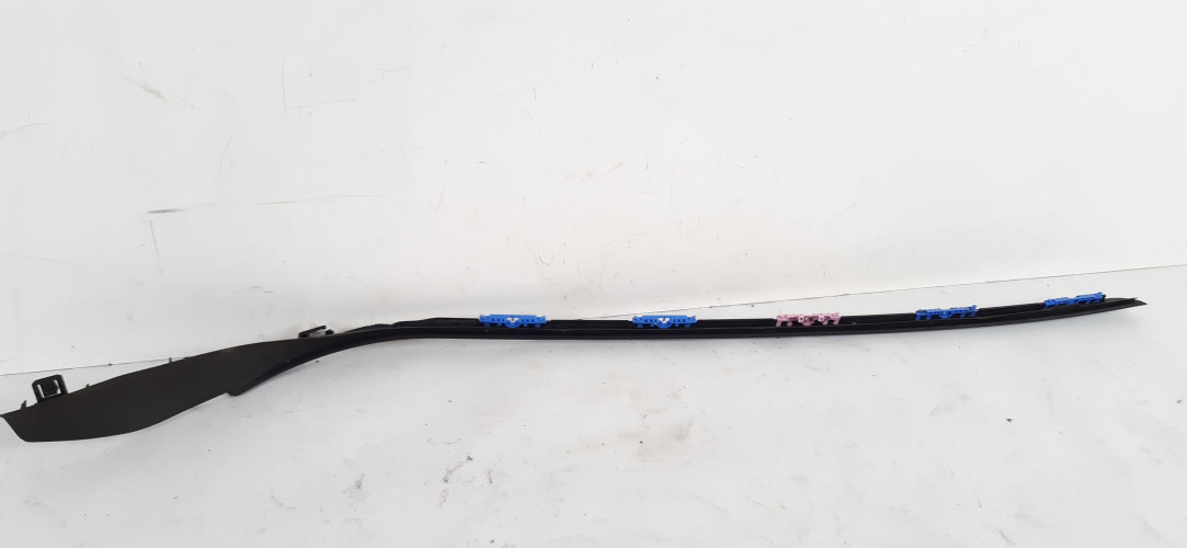 VOLVO XC60 II LISTWA SZYBY CZOŁOWEJ LEWA 32210590