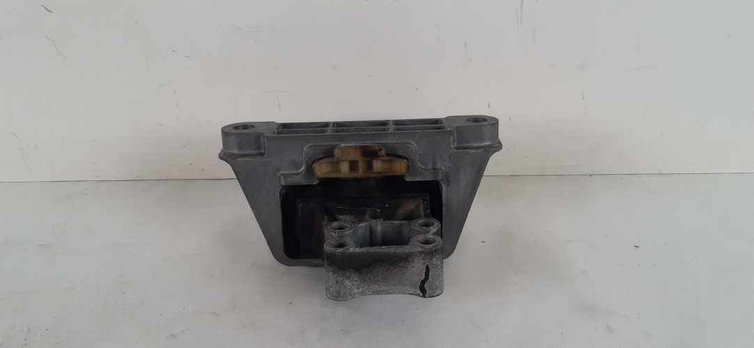 VOLVO XC40 1.5 T3 ŁAPA PODUSZKA SILNIKA 32298324