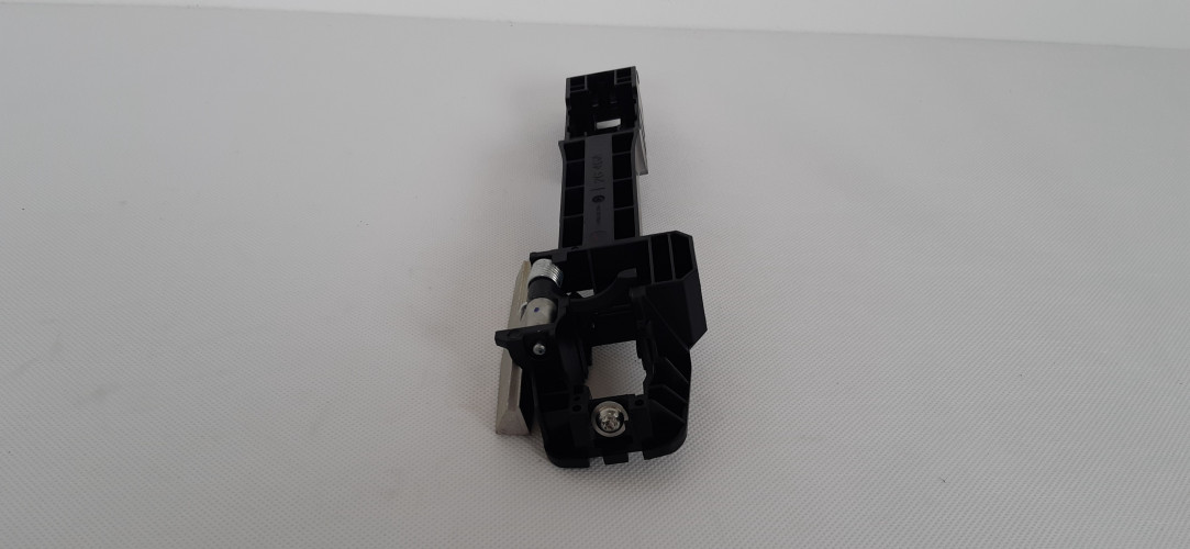 NISSAN JUKE F16 MOCOWANIE KLAMKI DRZWI LEWY PRZÓD 80611-4CE0A