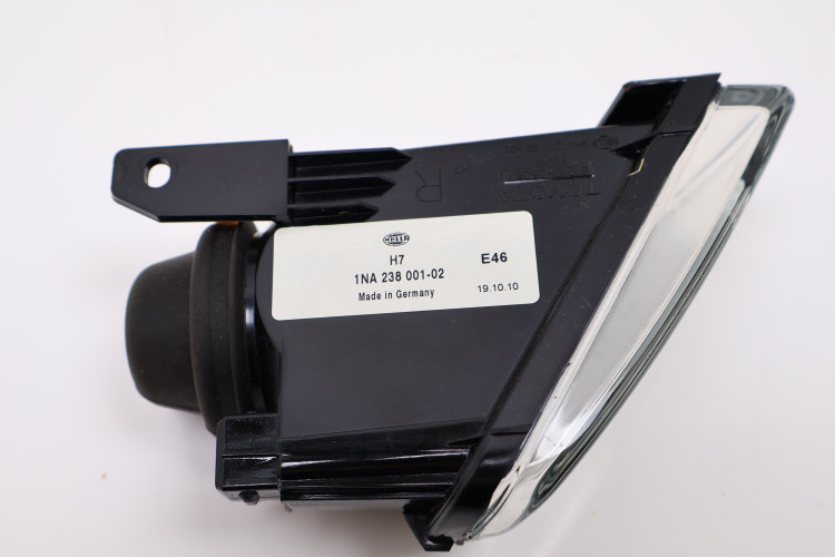 TOYOTA AVENSIS I HALOGEN PRAWY PRZÓD 1NA238001-02